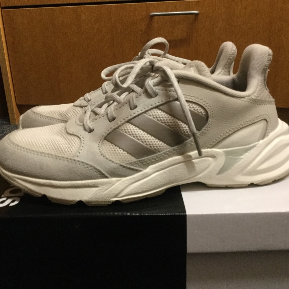 Wmns Adidas 90s Valasion